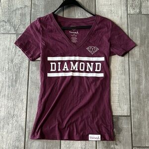 DIAMOND SHORT SLEEVE V NECK GRAPHIC TEE WOMENS SIZE XS PLUM PURPLE
